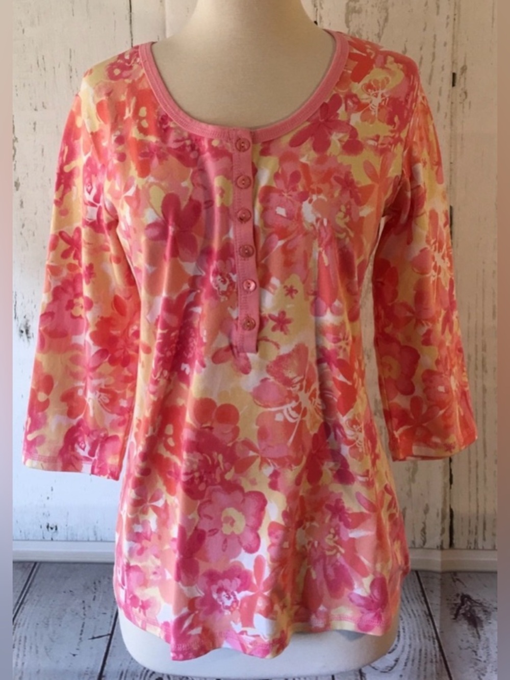 Denim & Company NWOT  Floral 3/4 Sleeves T-Shirt